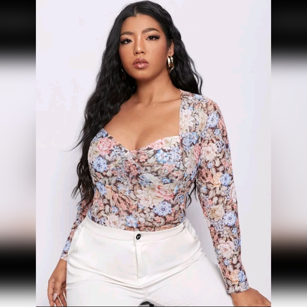 Plus Sweetheart Neck Floral Print Top